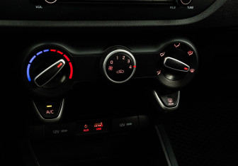 Подержанный автомобиль Kia Rio Sedan 2017 года (16 фото)