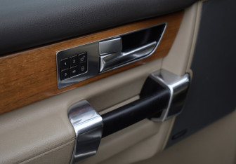 Подержанный автомобиль Land Rover Discovery 2013 года (27 фото)