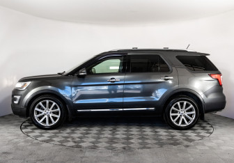 Подержанный автомобиль Ford Explorer 2017 года (8 фото)