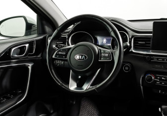 Подержанный автомобиль Kia Ceed Hatchback 2018 года (15 фото)