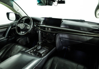 Подержанный автомобиль Lexus LX 2015 года (9 фото)