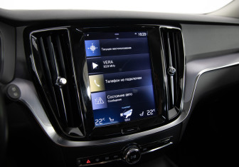 Подержанный автомобиль Volvo V60 2019 года (24 фото)