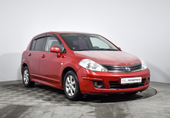 Подержанный автомобиль Nissan Tiida Hatchback 2011 года (3 фото)