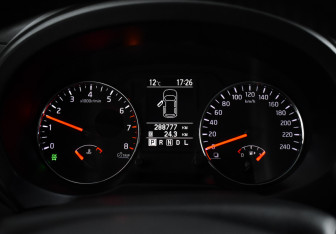 Подержанный автомобиль Nissan X-Trail 2012 года (19 фото)