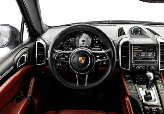 Подержанный автомобиль Porsche Cayenne 2014 года (13 фото)