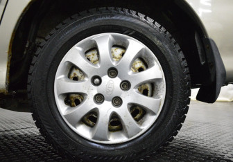 Подержанный автомобиль Kia Carnival 2004 года (7 фото)