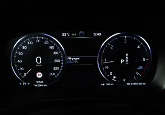 Подержанный автомобиль Volvo XC40 2019 года (12 фото)