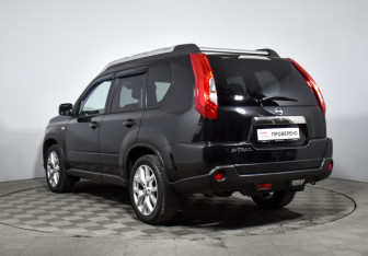 Подержанный автомобиль Nissan X-Trail 2012 года (7 фото)