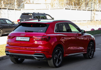 Подержанный автомобиль Audi Q3 2021 года (5 фото)