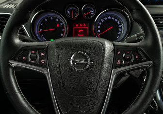 Подержанный автомобиль Opel Mokka 2012 года (16 фото)