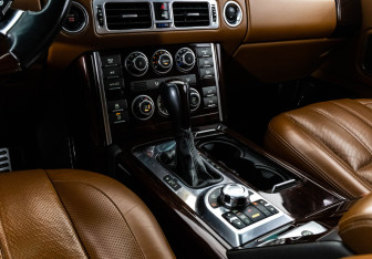 Подержанный автомобиль Land Rover Range Rover 2010 года (14 фото)