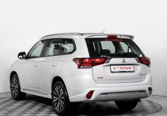 Новый Mitsubishi Outlander 2022 (3 фото)