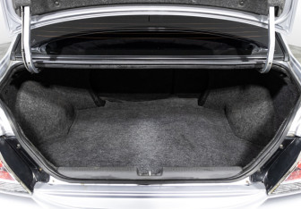 Подержанный автомобиль Mitsubishi Lancer Sedan 2006 года (16 фото)