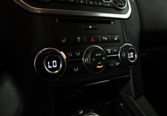 Подержанный автомобиль Land Rover Discovery 2011 года (17 фото)