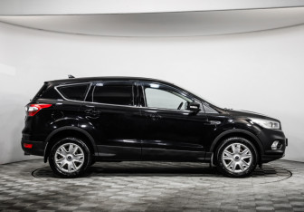 Подержанный автомобиль Ford Kuga 2018 года (4 фото)