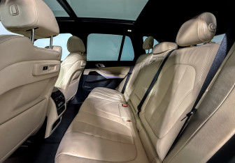 Подержанный автомобиль BMW X5 2020 года (13 фото)