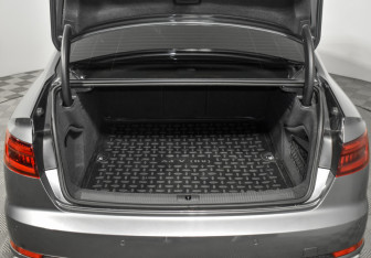 Подержанный автомобиль Audi A4 Sedan 2018 года (21 фото)