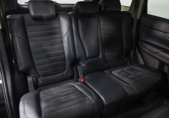 Подержанный автомобиль Mitsubishi Outlander 2022 года (26 фото)