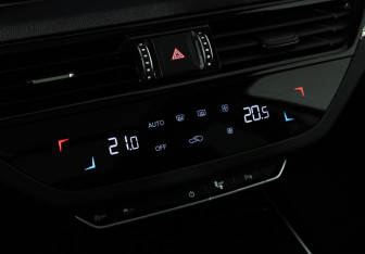 Подержанный автомобиль Hongqi HS5 2024 года (17 фото)