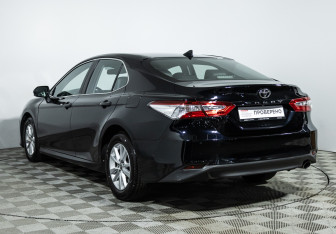 Подержанный автомобиль Toyota Camry Sedan 2019 года (7 фото)