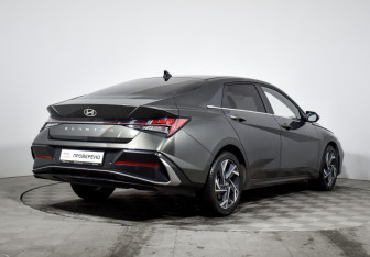 Подержанный автомобиль Hyundai Elantra Sedan 2024 года (5 фото)