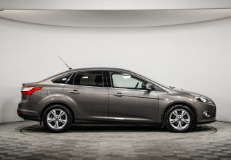 Подержанный автомобиль Ford Focus Sedan 2013 года (4 фото)