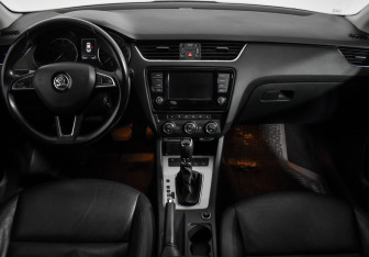 Подержанный автомобиль Skoda Octavia Liftback 2016 года (15 фото)