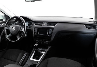 Подержанный автомобиль Skoda Octavia Liftback 2013 года (9 фото)