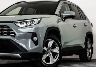Подержанный автомобиль Toyota RAV4 2020 года (2 фото)
