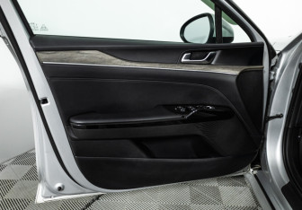 Подержанный автомобиль Kia K5 2021 года (30 фото)