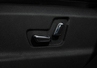 Подержанный автомобиль Hongqi HS5 2024 года (24 фото)