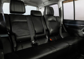 Подержанный автомобиль Mitsubishi Pajero 2012 года (18 фото)