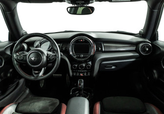 Подержанный автомобиль MINI Hatch 2018 года (13 фото)