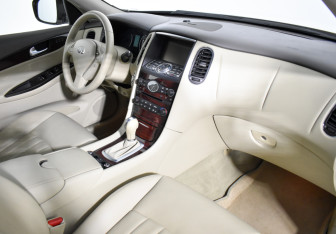 Подержанный автомобиль Infiniti QX50 2014 года (14 фото)