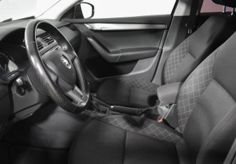 Подержанный автомобиль Skoda Octavia Liftback 2019 года (10 фото)