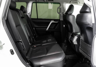 Подержанный автомобиль Toyota Land Cruiser Prado 2021 года (26 фото)