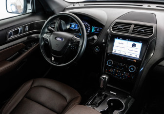 Подержанный автомобиль Ford Explorer 2019 года (17 фото)