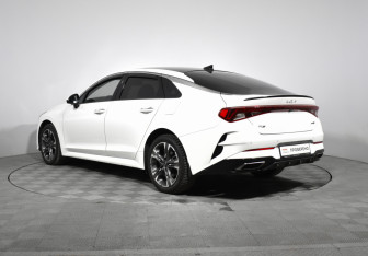Подержанный автомобиль Kia K5 2022 года (7 фото)