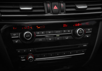 Подержанный автомобиль BMW X5 2017 года (22 фото)