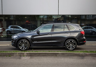 Подержанный автомобиль BMW X5 2016 года (9 фото)