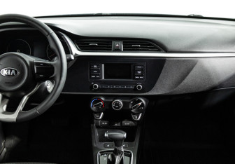 Подержанный автомобиль Kia Rio Hatchback 2021 года (14 фото)