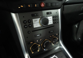 Подержанный автомобиль Opel Antara 2012 года (16 фото)