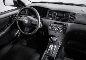 Подержанный автомобиль Toyota Corolla Sedan 2006 года (8 фото)