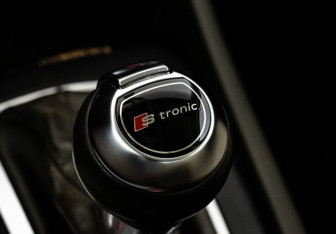 Подержанный автомобиль Audi Q3 2013 года (15 фото)