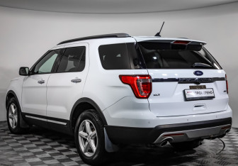 Подержанный автомобиль Ford Explorer 2017 года (7 фото)