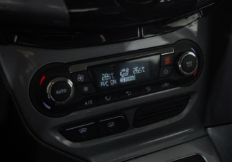Подержанный автомобиль Ford Focus Hatchback 2013 года (16 фото)