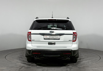 Подержанный автомобиль Ford Explorer 2014 года (6 фото)