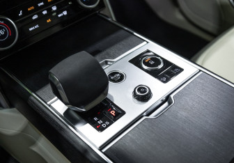 Подержанный автомобиль Land Rover Range Rover 2022 года (30 фото)