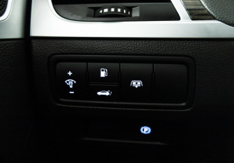 Подержанный автомобиль Hyundai Genesis 2015 года (23 фото)