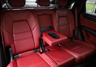 Подержанный автомобиль Porsche Cayenne 2021 года (32 фото)